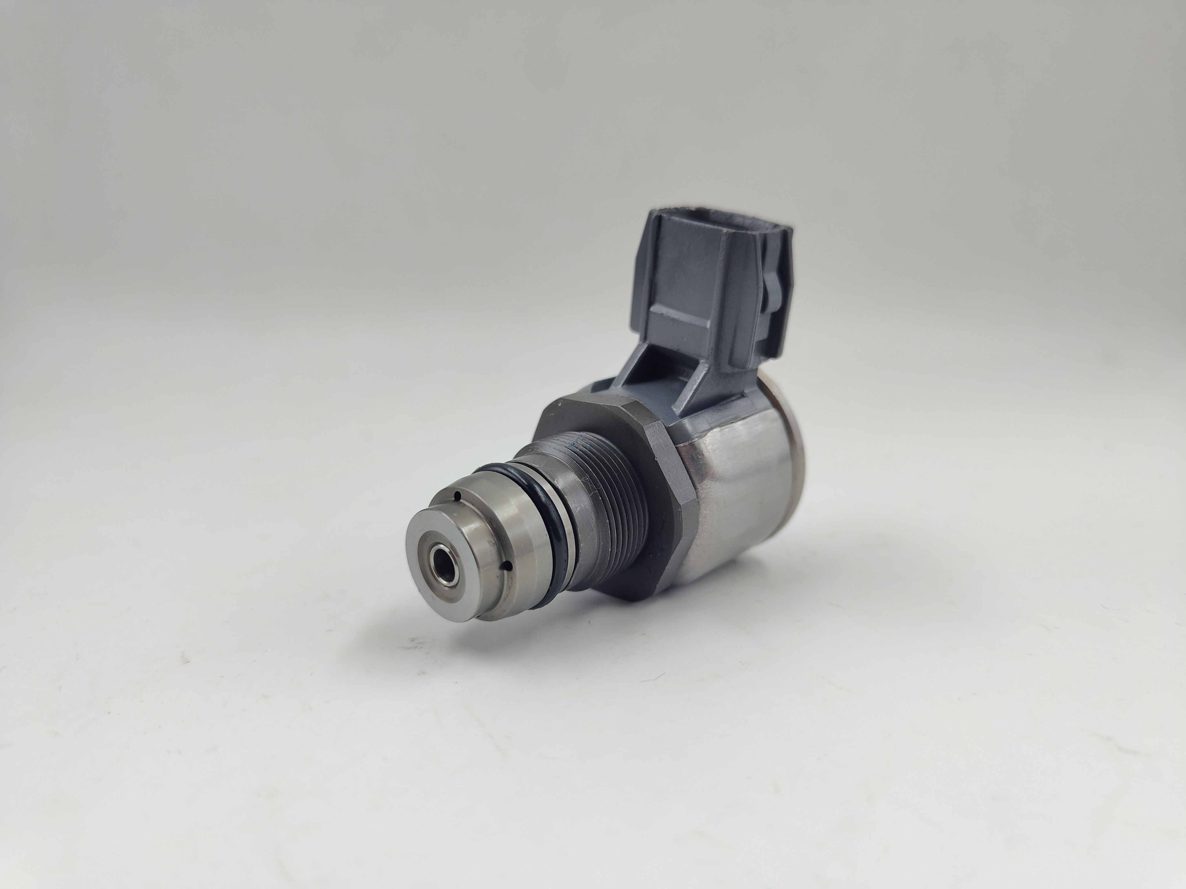 Diesel common rail solenoid valve 0130 100-0E020 1000E020 for Kubota V3800 SVL95-2S SVL95-2SC Excavator