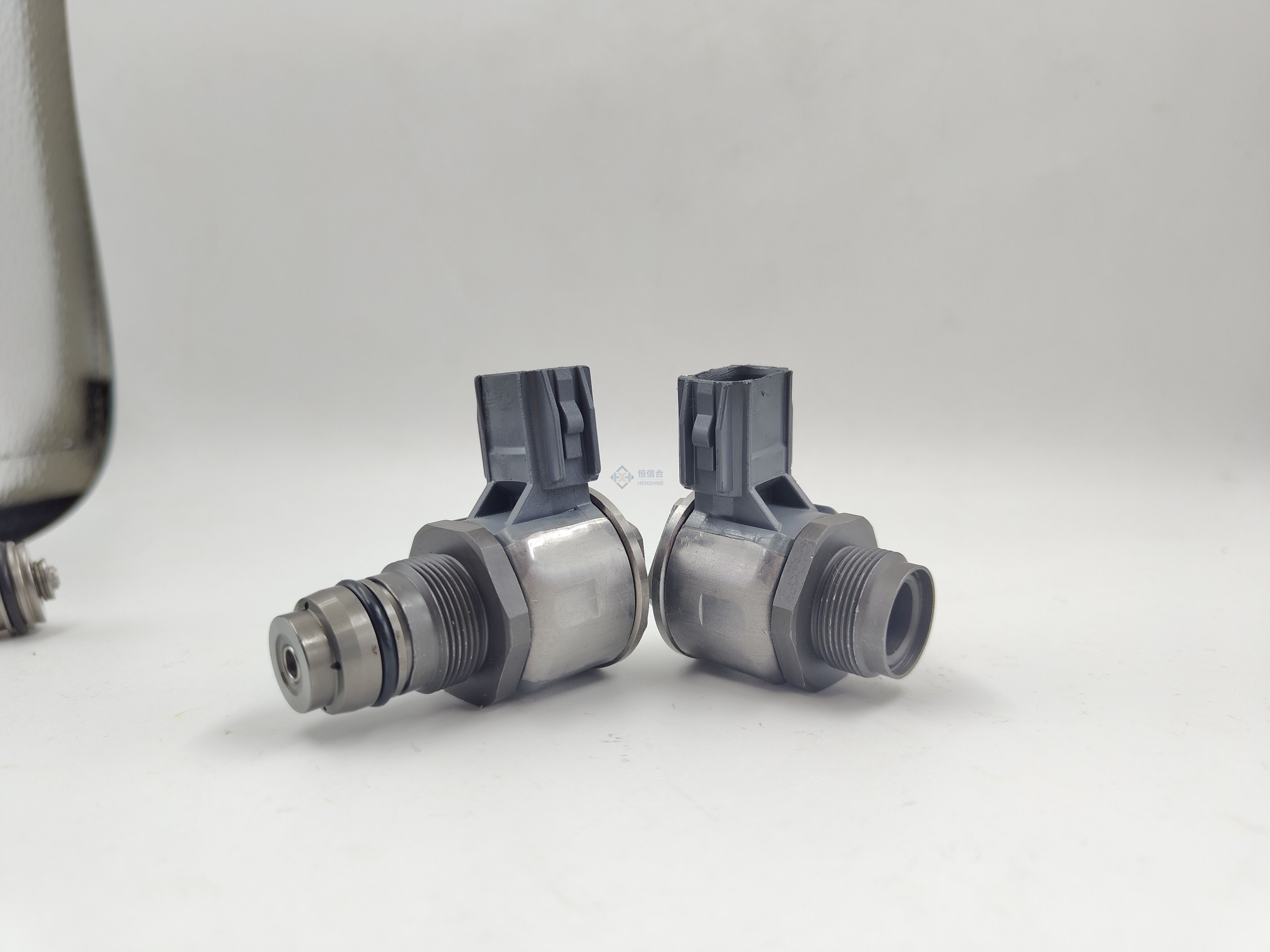 Diesel common rail solenoid valve 0130 100-0E020 1000E020 for Kubota V3800 SVL95-2S SVL95-2SC Excavator