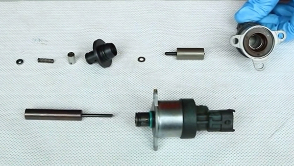 Components of the fuel metering unit