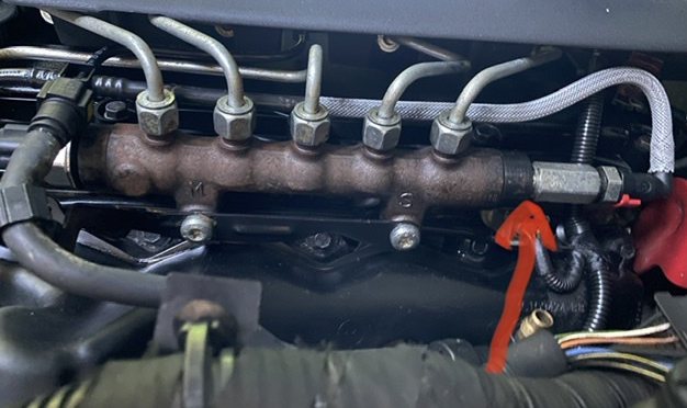 FIGURE-3-Pressure_Relief_Valve-LR006866-with-Common_Rail-LR06865-engine-2.4L-TD4-122-bhp